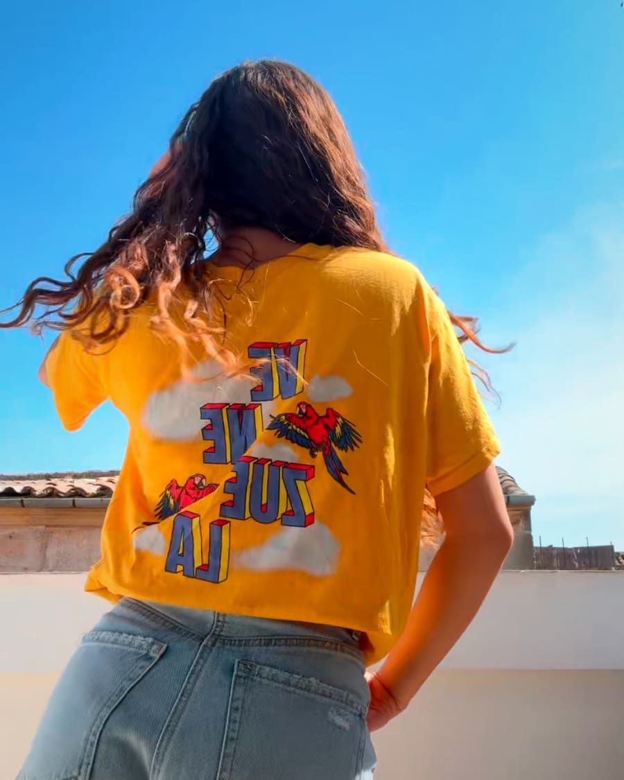 Venezuela Parrots Tee